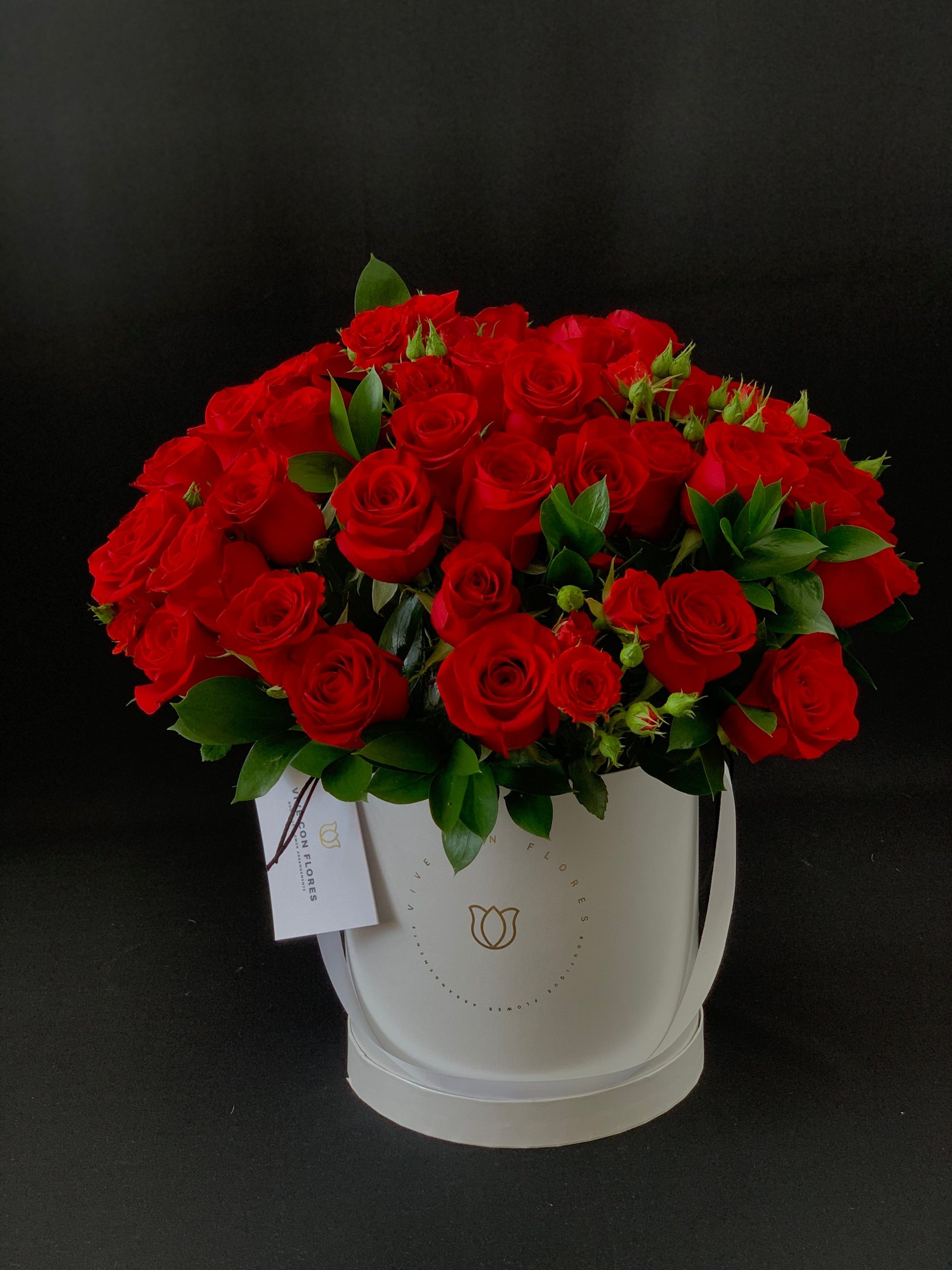 50 Rosas Rojas en Caja – Vive con Flores